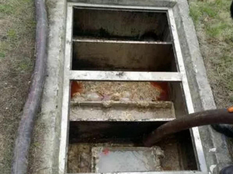 海勃湾隔油池清理