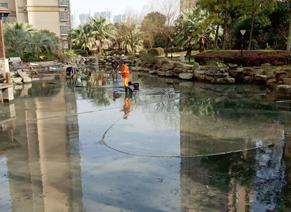 海勃湾景观池淤泥清理