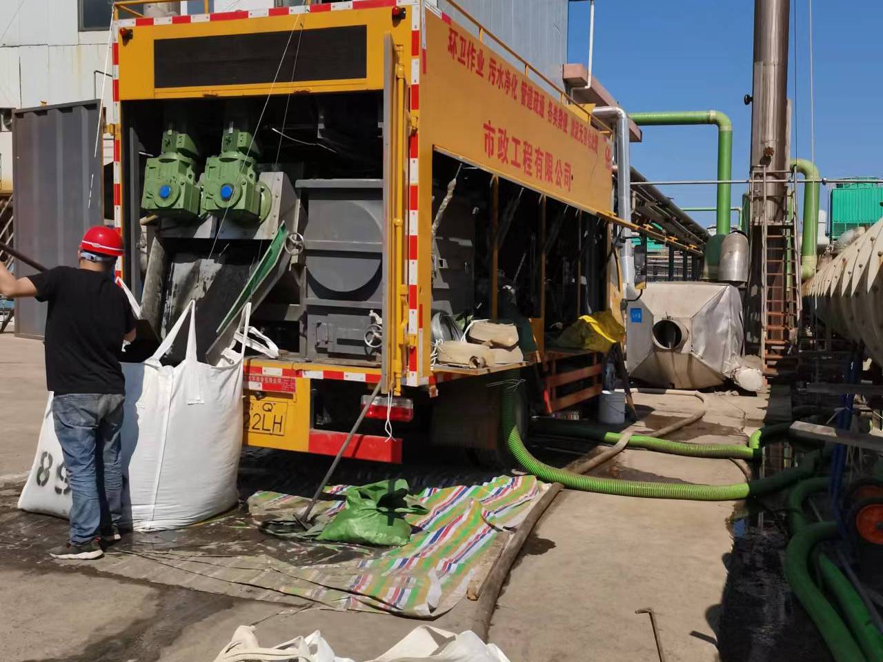 海勃湾淤泥压干处理